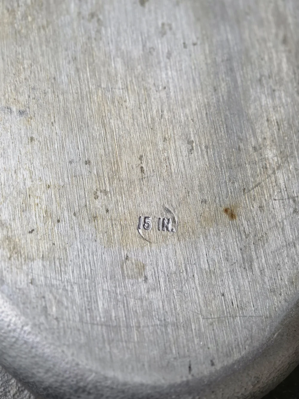 15 Inch Cast Hammered Aluminum Dutch Oven with Lid - Silver